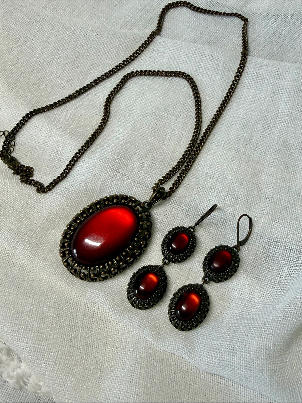 VTG Avon Nina Ricci Ruby Red Cabochon Necklace & Earrings Set Goth Romantic